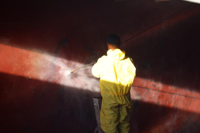 Reinigen van laadruimten en ruimen